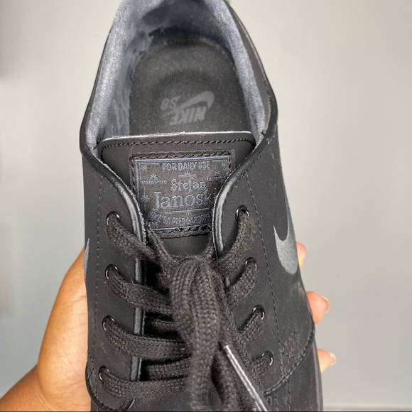 🚨NIKE SB JANOSKI TRIPLE BLACK SUEDE🚨 - Picture 4 of 5